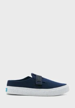 Yeti Low Top Sneakers