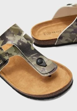 BRAVE SOUL Pentle Sandals 8 BRAVE SOUL Pentle Sandals -Easy Steps Sales 4 zoom desktop 555